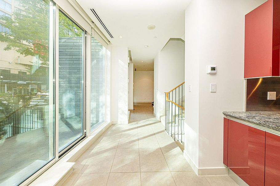 1133 W Cordova Street Vancouver, BC - 1