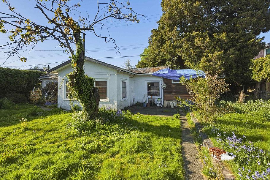 433 E 48th Avenue Vancouver, BC - 4