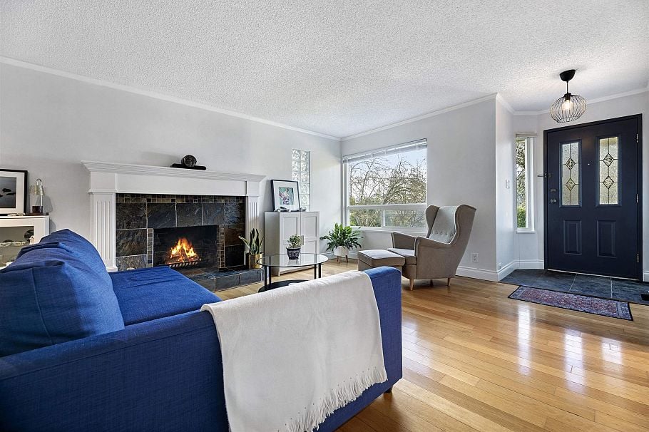 828 Nicolum Court North Vancouver, BC - 1