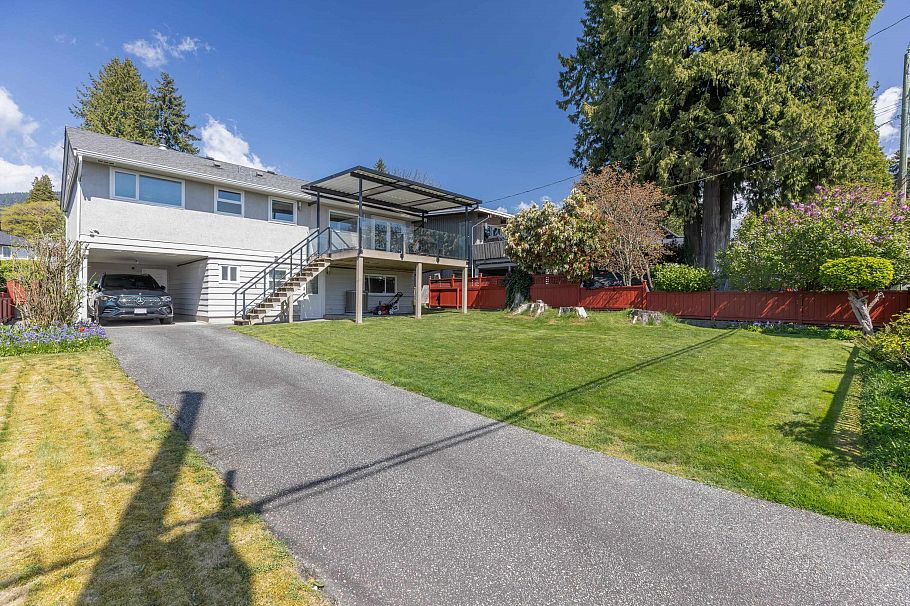 219 E 26th Street North Vancouver, BC - 38