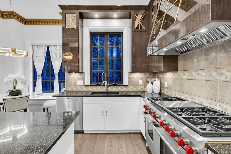 4177 Doncaster Way Vancouver, BC - 8