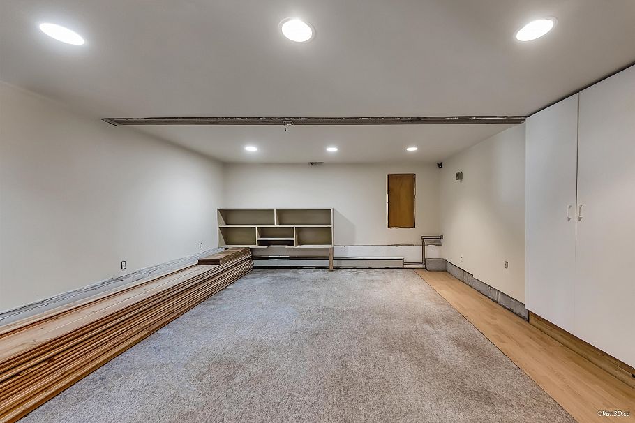 4585 Raeburn Street North Vancouver, BC - 27