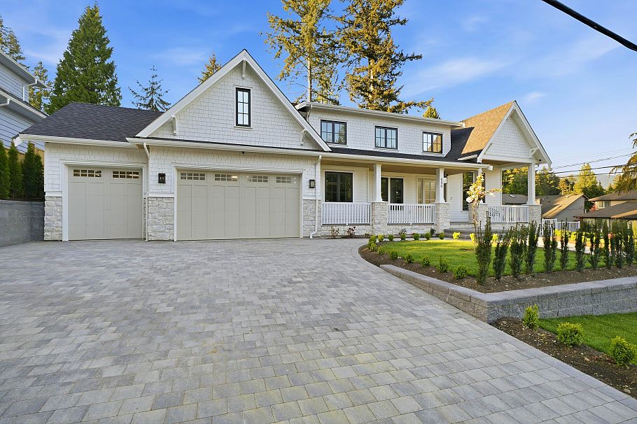 690 E Windsor Road North Vancouver, BC - 1