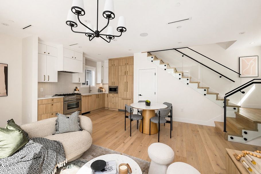 2 3141 E 19 Avenue Vancouver, BC - 1