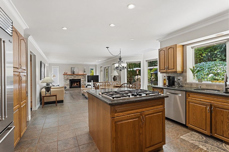 2465 Berton Place North Vancouver, BC - 10