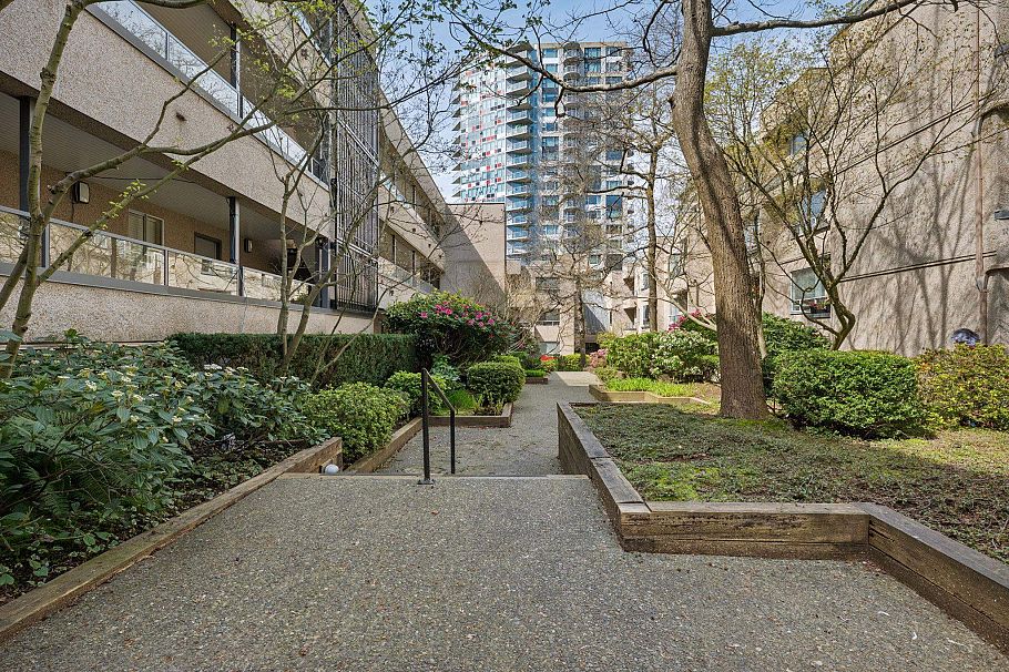 407 1345 Comox Street Vancouver, BC - 22