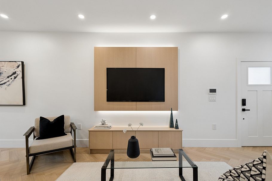 2 3639 E 46th Avenue Vancouver, BC - 9