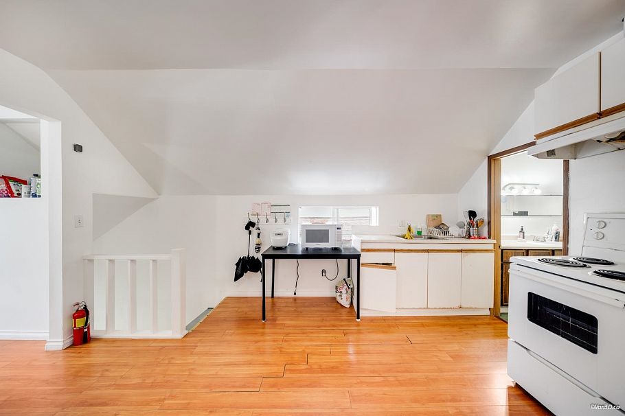 166 E 24th Avenue Vancouver, BC - 21