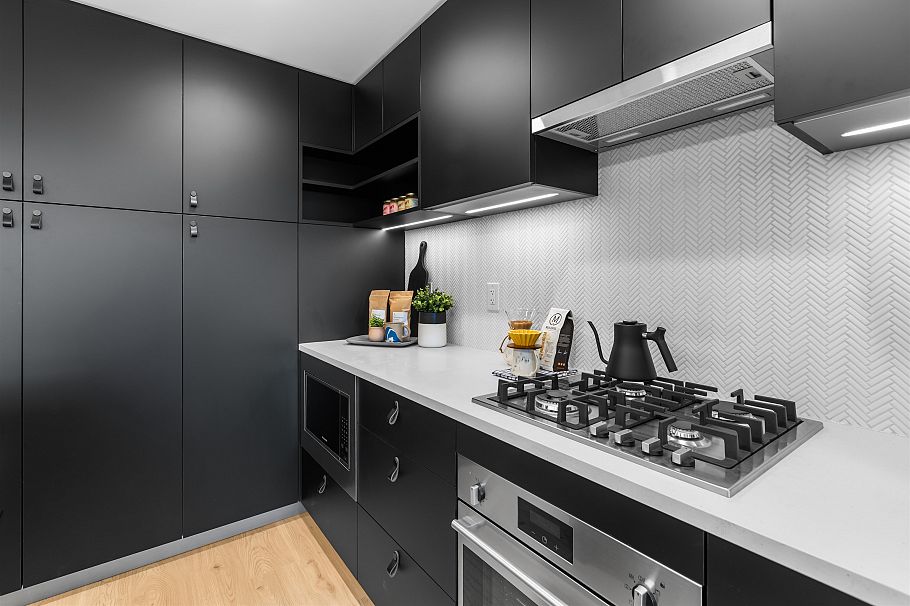 610 1680 E 12th Avenue Vancouver, BC - 4