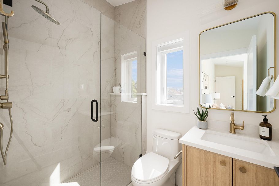 2 3141 E 19 Avenue Vancouver, BC - 13