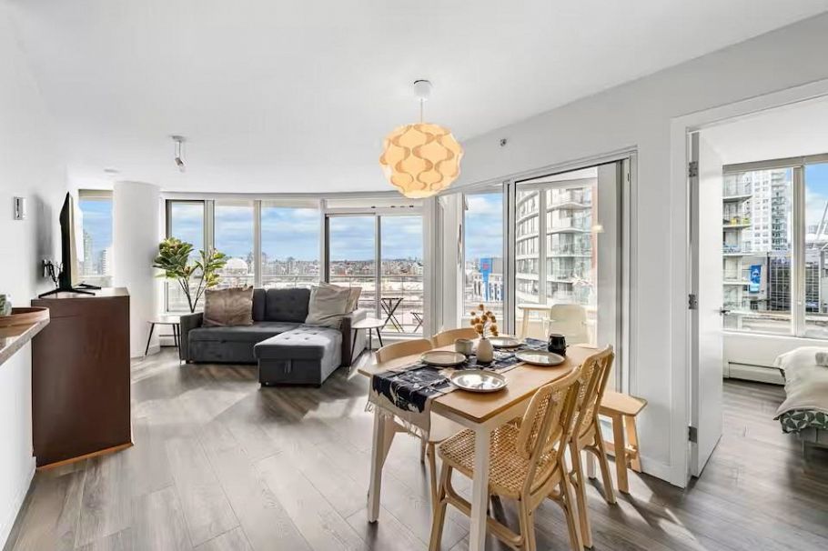 1102 58 Keefer Place Vancouver, BC - 2