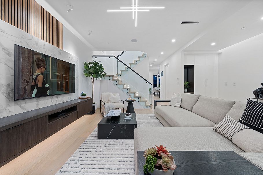 1440 E 17th Avenue Vancouver, BC - 5