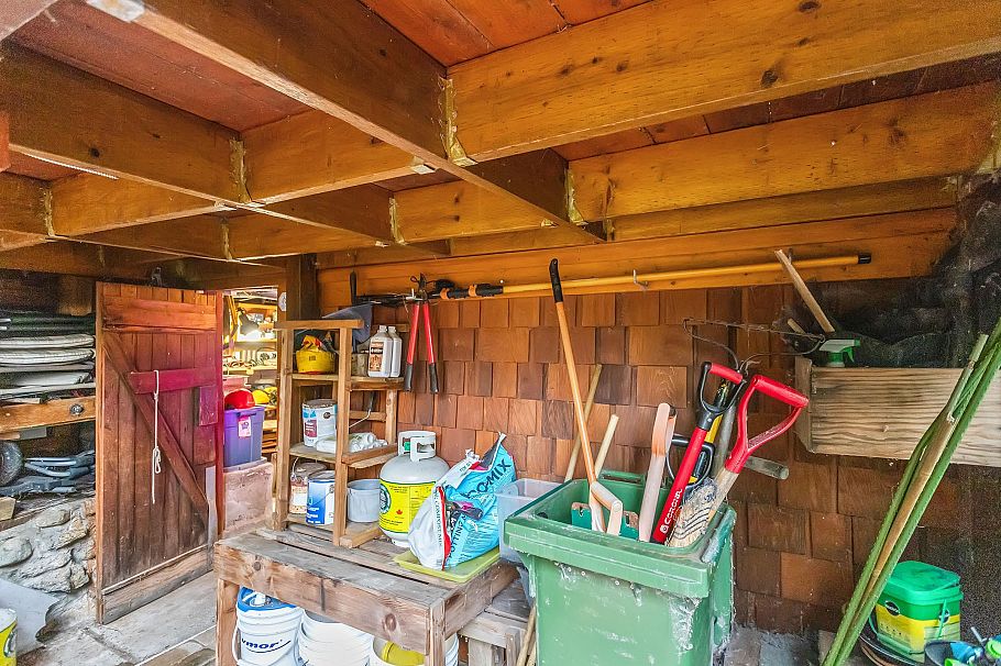 713 E St. James Road North Vancouver, BC - 21