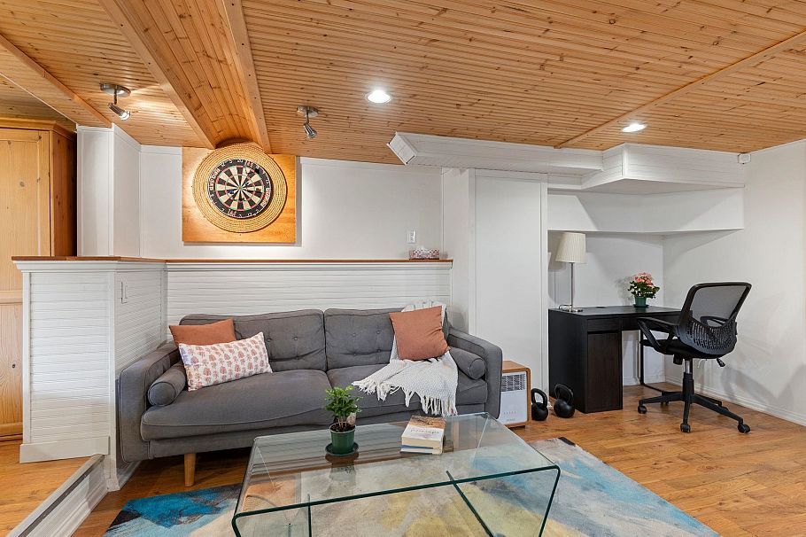 261 E 4th Street North Vancouver, BC - 26