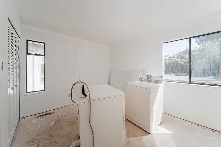 3974 W 10th Avenue Vancouver, BC - 29