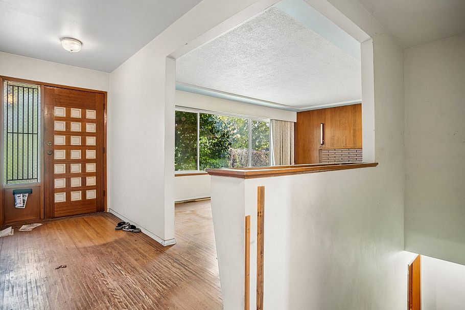 1388 E 60th Avenue Vancouver, BC - 2