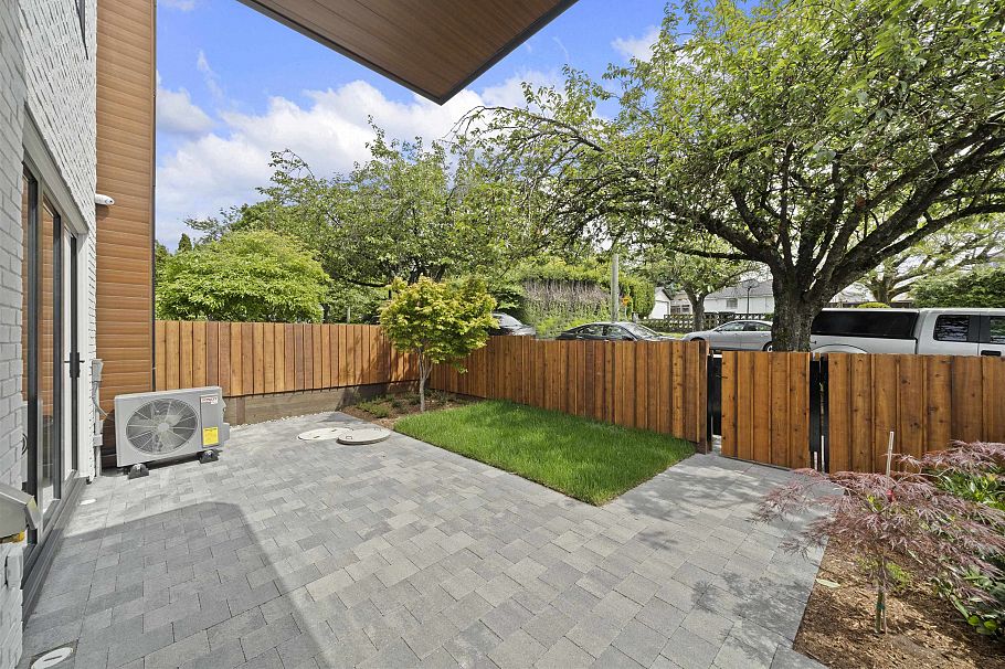 1 6461 E Prince Edward Street Vancouver, BC - 27