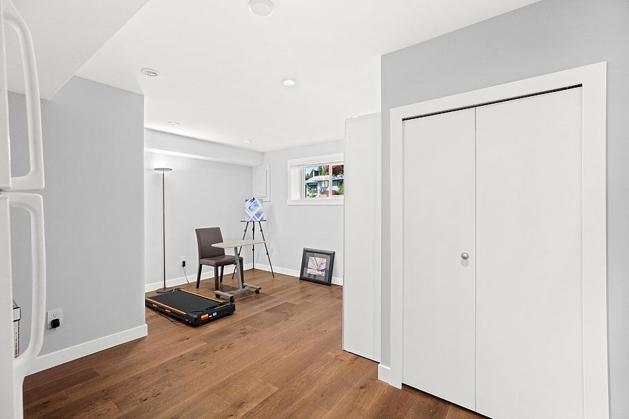 219 E 26th Street North Vancouver, BC - 27