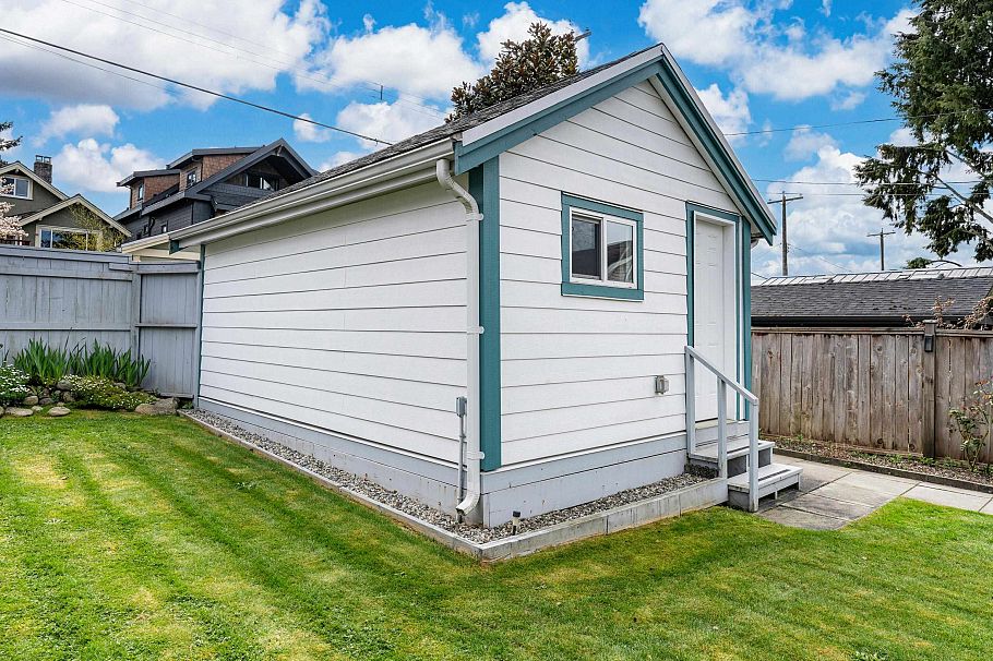 2578 Oxford Street Vancouver, BC - 23