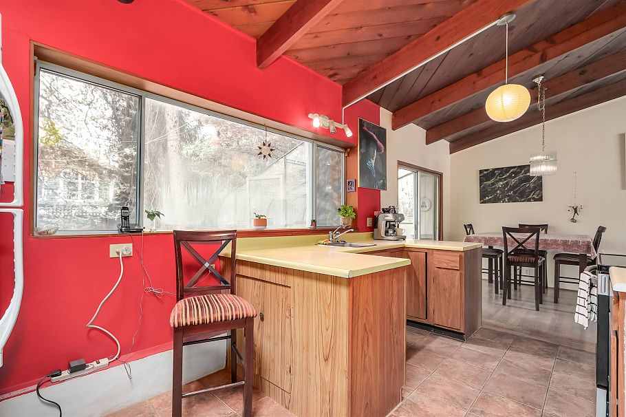 957 Essex Road North Vancouver, BC - 12