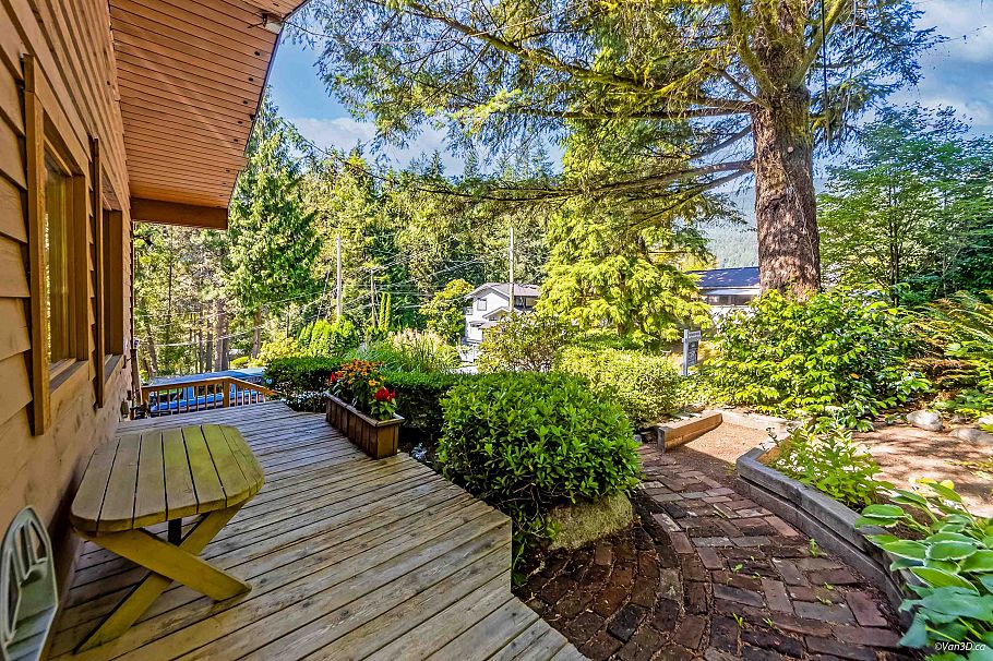 4585 Raeburn Street North Vancouver, BC - 35