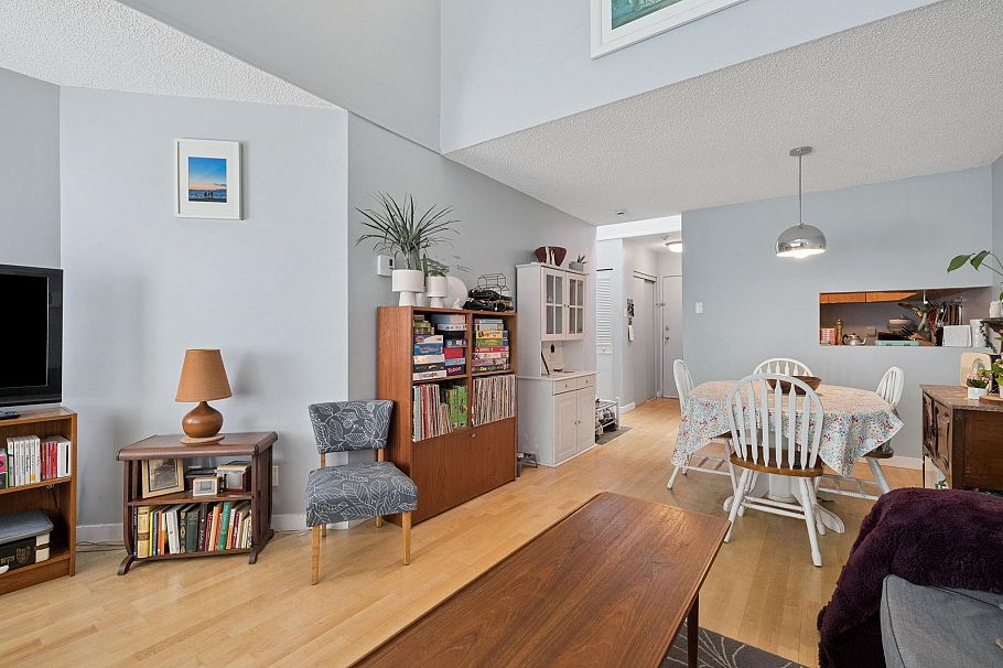 407 1345 Comox Street Vancouver, BC - 5