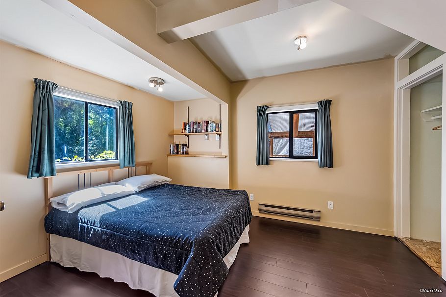 4585 Raeburn Street North Vancouver, BC - 16