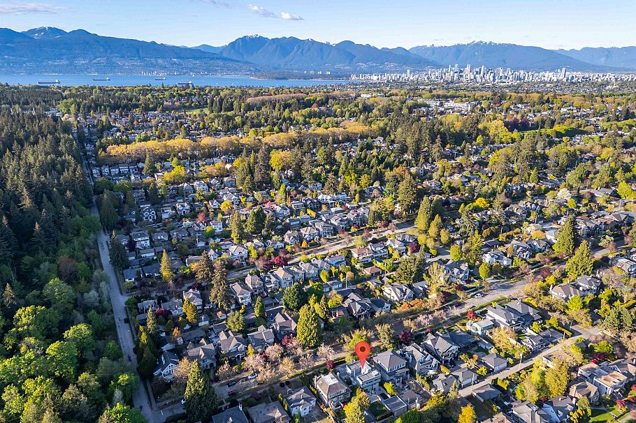 4056 W 36th Avenue Vancouver, BC - 39