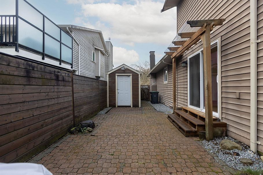 828 Nicolum Court North Vancouver, BC - 26