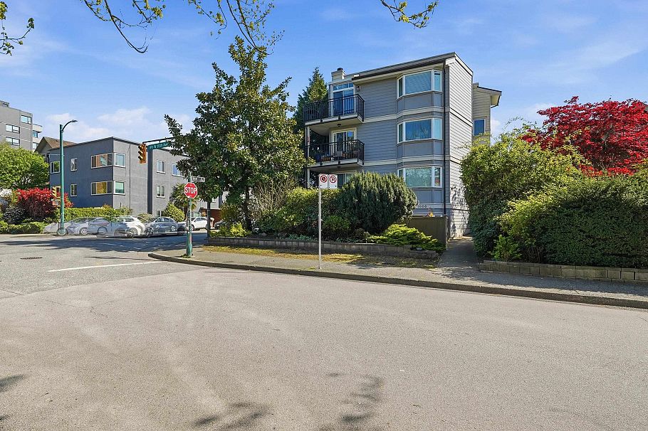 1 1606 W 10th Avenue Vancouver, BC - 27