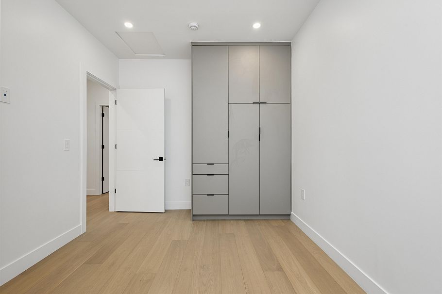 2 3639 E 46th Avenue Vancouver, BC - 25