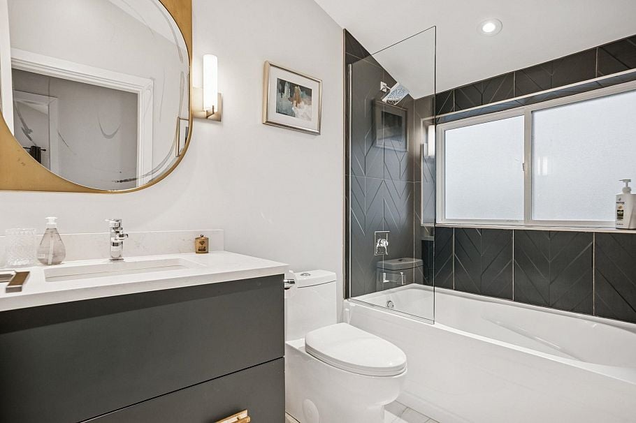 933 Mclean Drive Vancouver, BC - 10