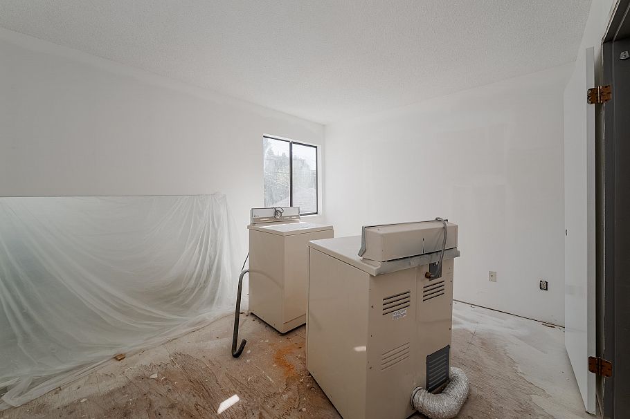 3974 W 10th Avenue Vancouver, BC - 30