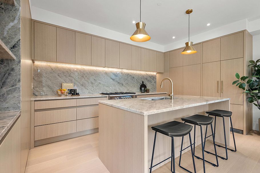 1 2425 Kitchener Street Vancouver, BC - 7