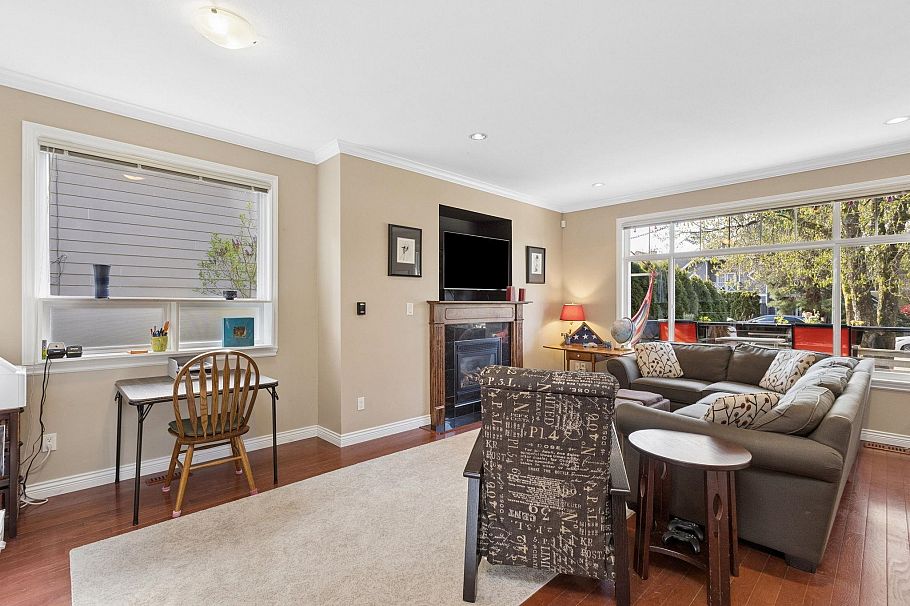 250 E 17th Street North Vancouver, BC - 6