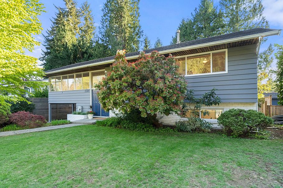 2289 Whitman Avenue North Vancouver, BC - 1