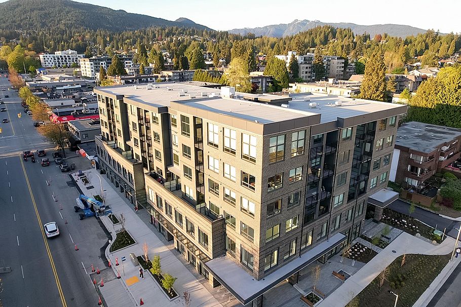 402 110 E 17th Street North Vancouver, BC - 2