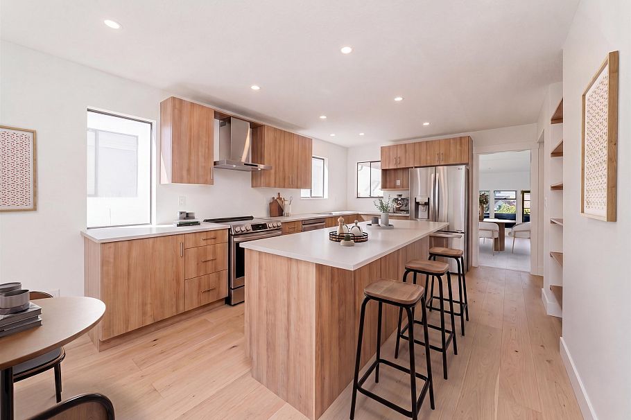 3974 W 10th Avenue Vancouver, BC - 5