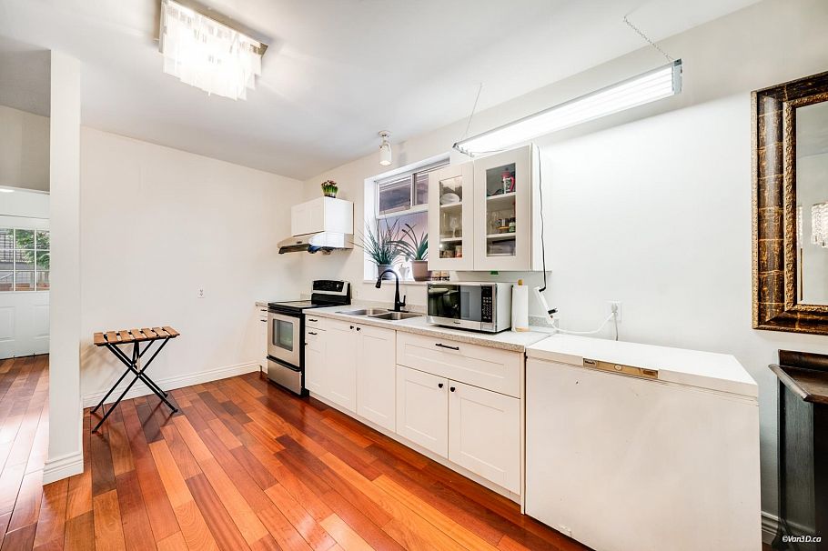 166 E 24th Avenue Vancouver, BC - 9