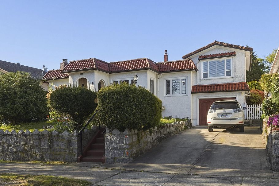 433 E 48th Avenue Vancouver, BC - 1