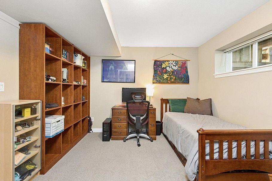 250 E 17th Street North Vancouver, BC - 31