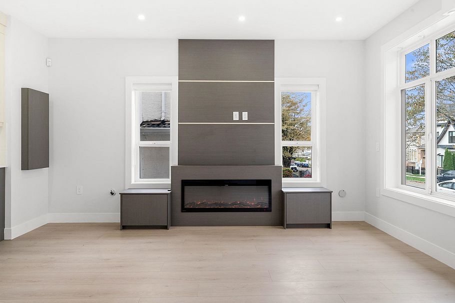 3274 E 44th Avenue Vancouver, BC - 5