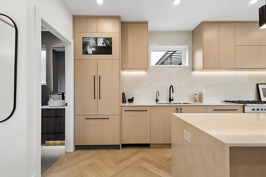 1 3639 E 46th Avenue Vancouver, BC - 11