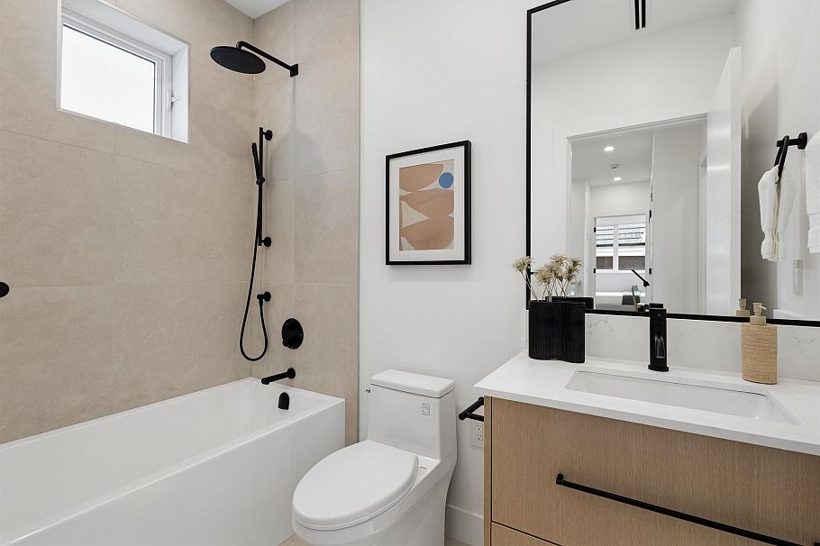 2 3637 E 46th Avenue Vancouver, BC - 30