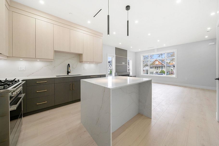 3274 E 44th Avenue Vancouver, BC - 15