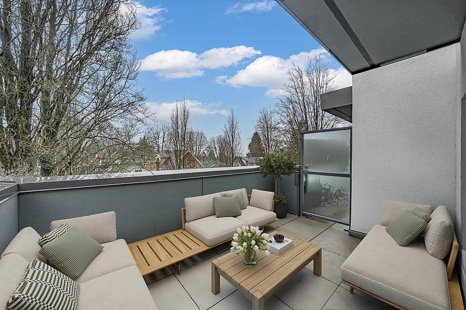 2071 E 1st Avenue Vancouver, BC - 1