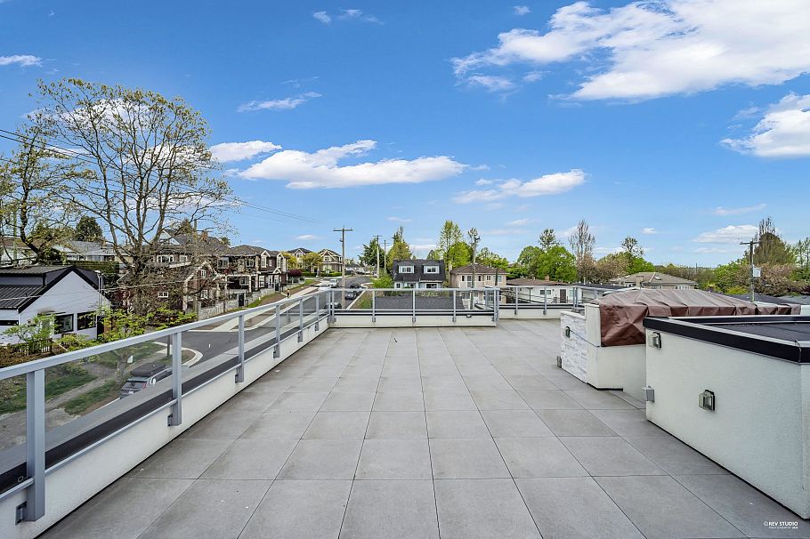 2796 E 4th Avenue Vancouver, BC - 35