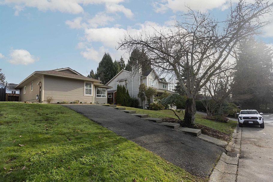 828 Nicolum Court North Vancouver, BC - 38