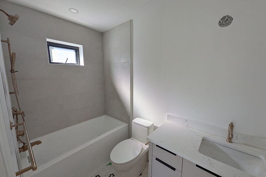 918 E 16th Avenue Vancouver, BC - 16