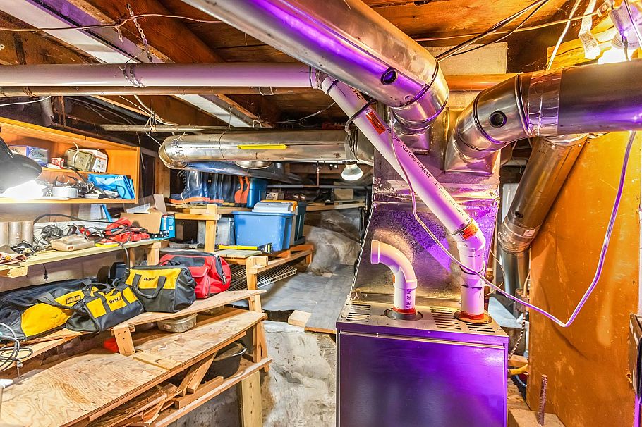 713 E St. James Road North Vancouver, BC - 22